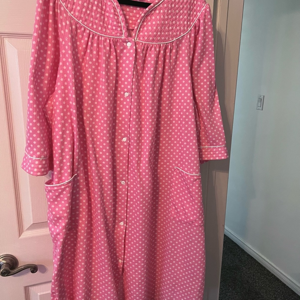 4X-Robe-Duster (26W-28W) Snap Front Closure SECRET  TREASURES
